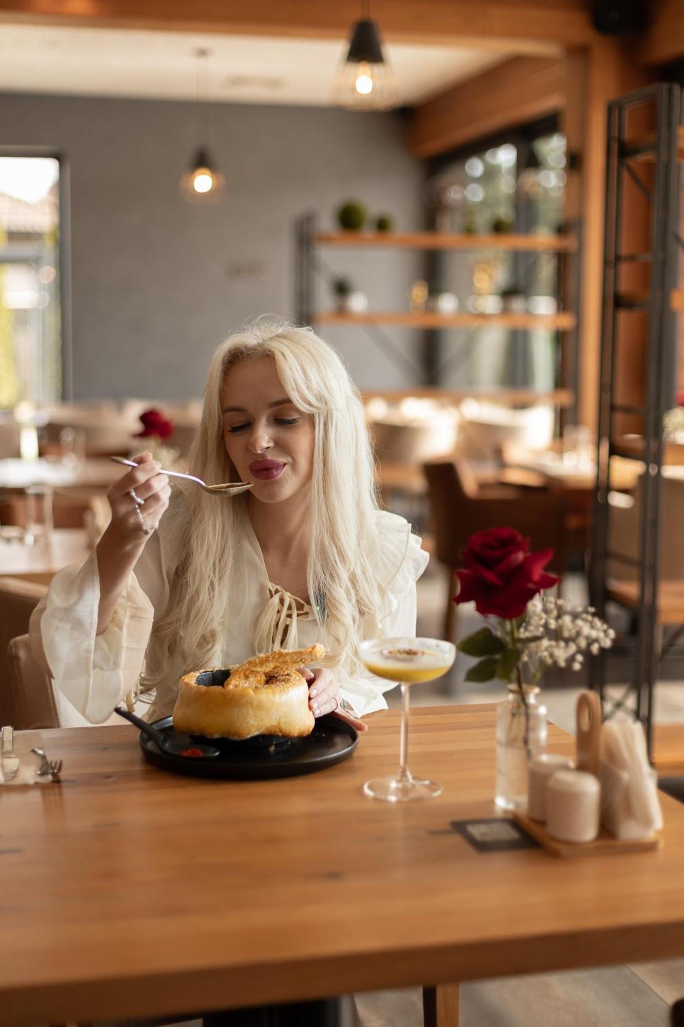 Gazda Hotel&Restaurant - Self Chek-In Jesenice  Екстериор снимка