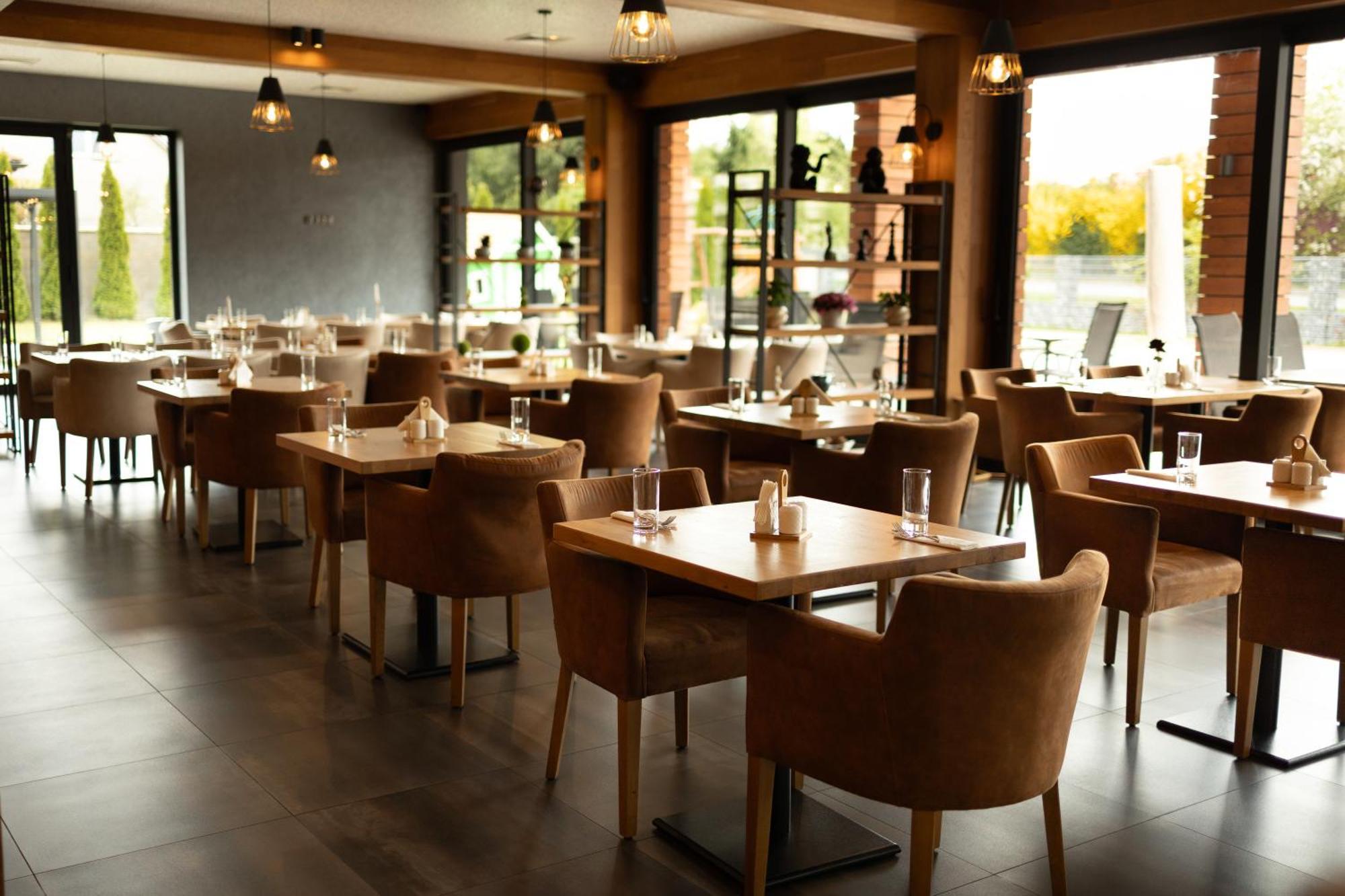 Gazda Hotel&Restaurant - Self Chek-In Jesenice  Екстериор снимка